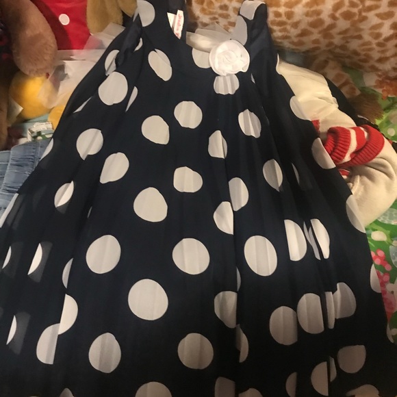 Dresses - Picture 4 of 8